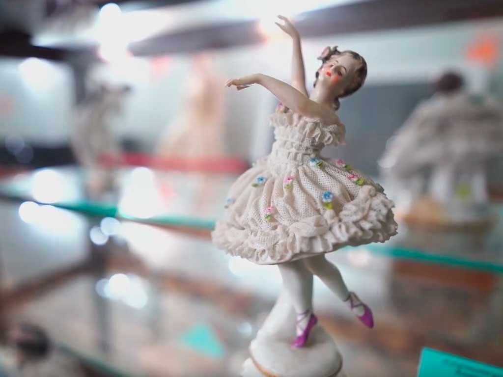 Уникальная выставка статуэток из кружевного фарфора открылась в Сочи