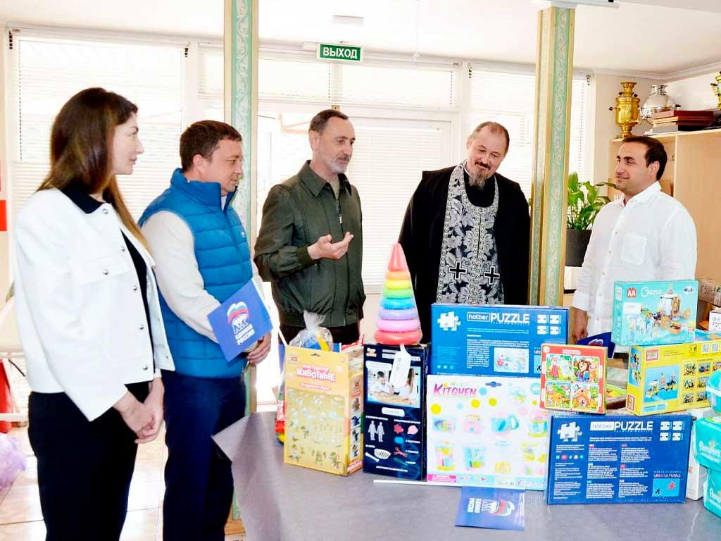 Депутат ЗСК Виктор Тепляков поздравил подопечных приюта при храме в Сочи с Пасхой