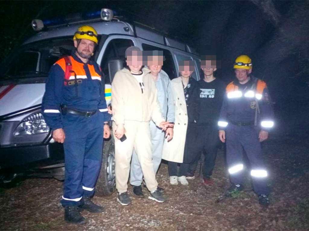 Спасатели в Сочи помогли заблудившимся туристам благодаря информационному баннеру