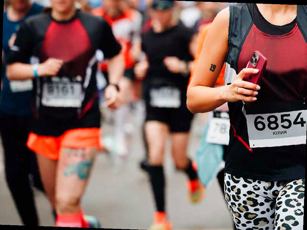 Более тысячи человек участвуют в полумарафоне в Сириусе