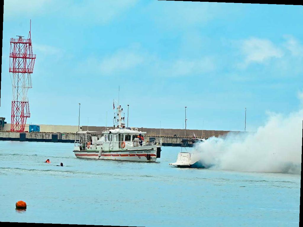Масштабные учения спасателей прошли в акватории Сочи