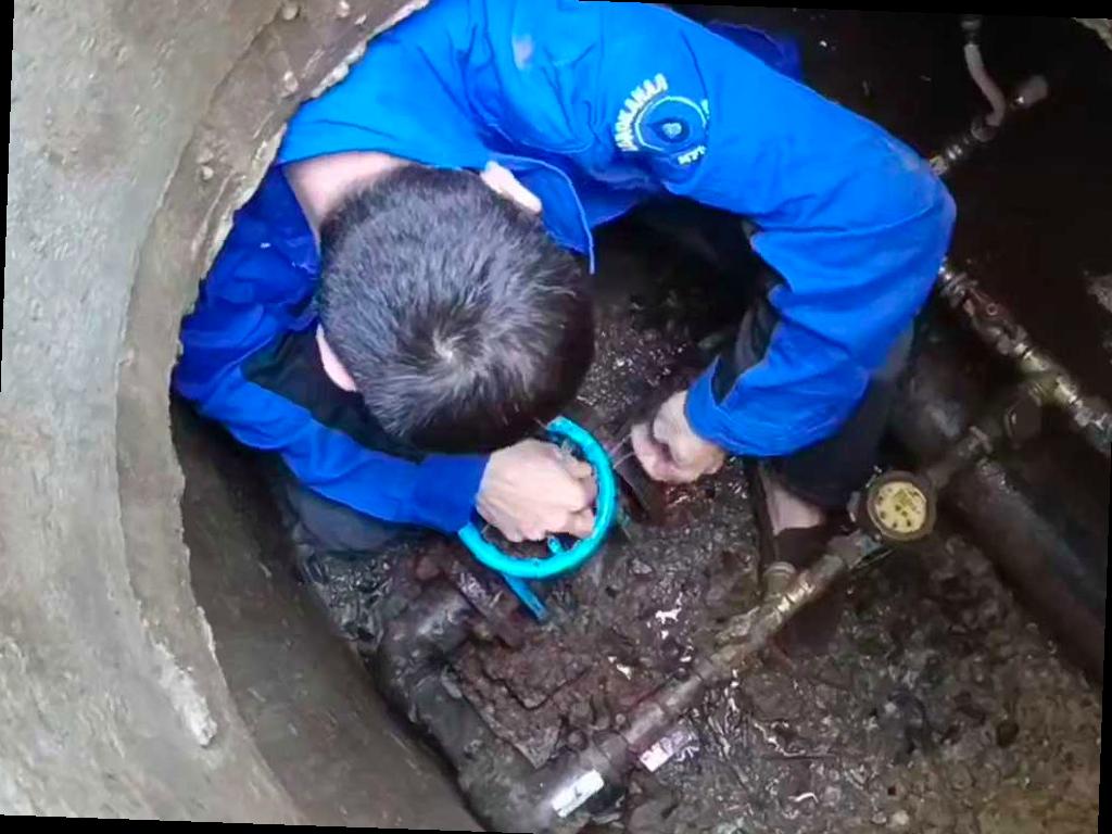 Водоканал Сочи продолжает отключать должников в Центральном районе