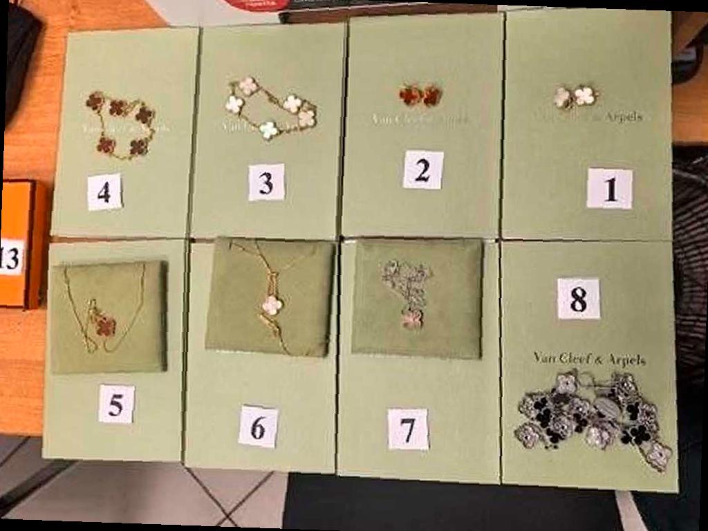 В Сочи задержана женщина с контрабандой драгоценностей на 32 млн рублей