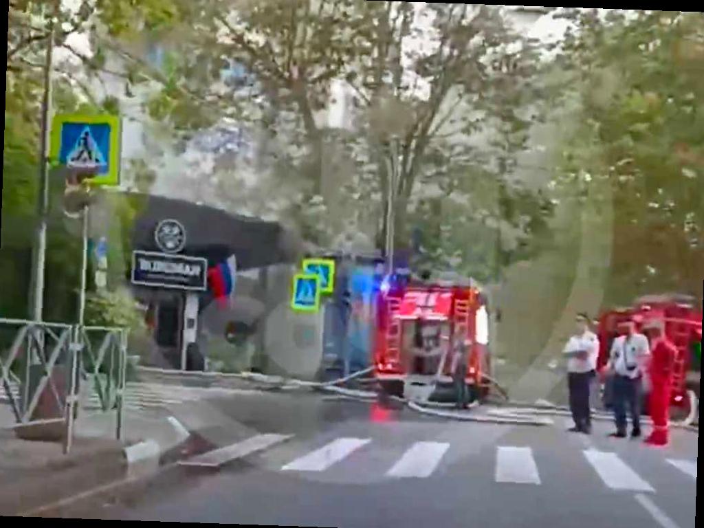 Ночью в Сочи произошли два пожара: вспыхнули торговые палатки и кафе