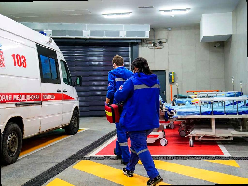 Женщина пострадала в результате падения обломков беспилотного летательного аппарата в Адлерском районе Сочи.