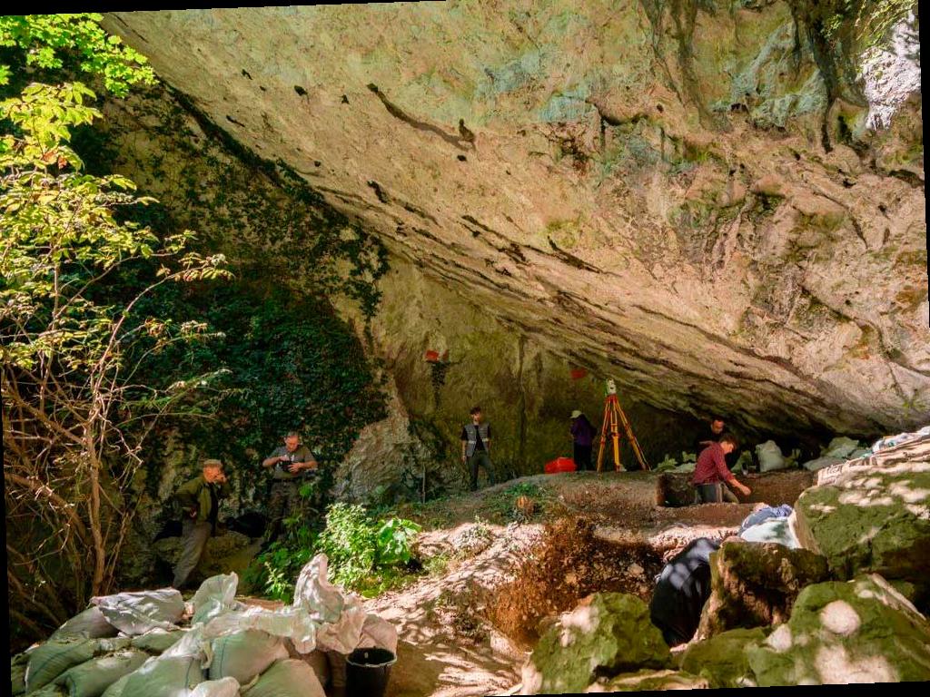 Археологические исследования грота Ахцу в Сочи