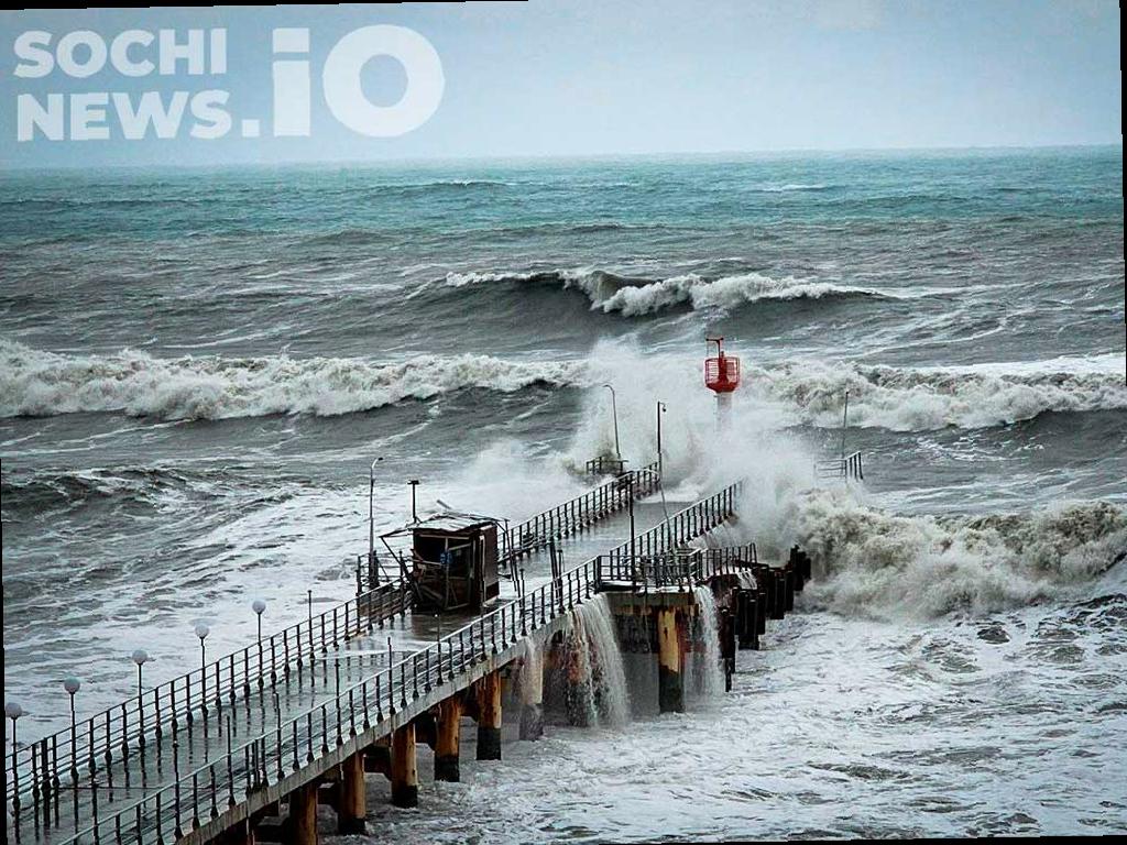 В Сочи объявлено предупреждение о шторме: город готовится к трёхдневным непогодным условиям