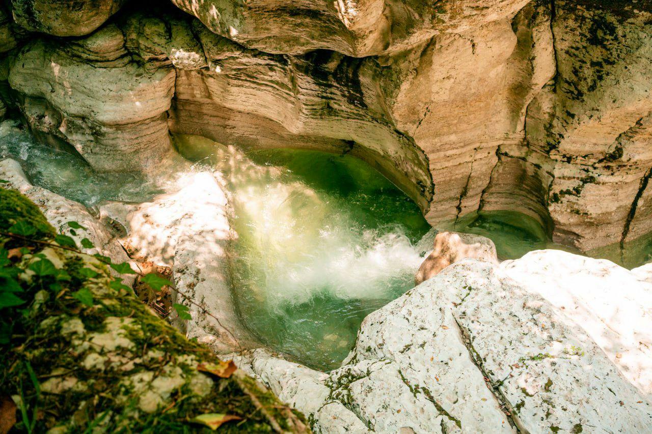 Отдых в Хосте в октябре: уединение и красота природы