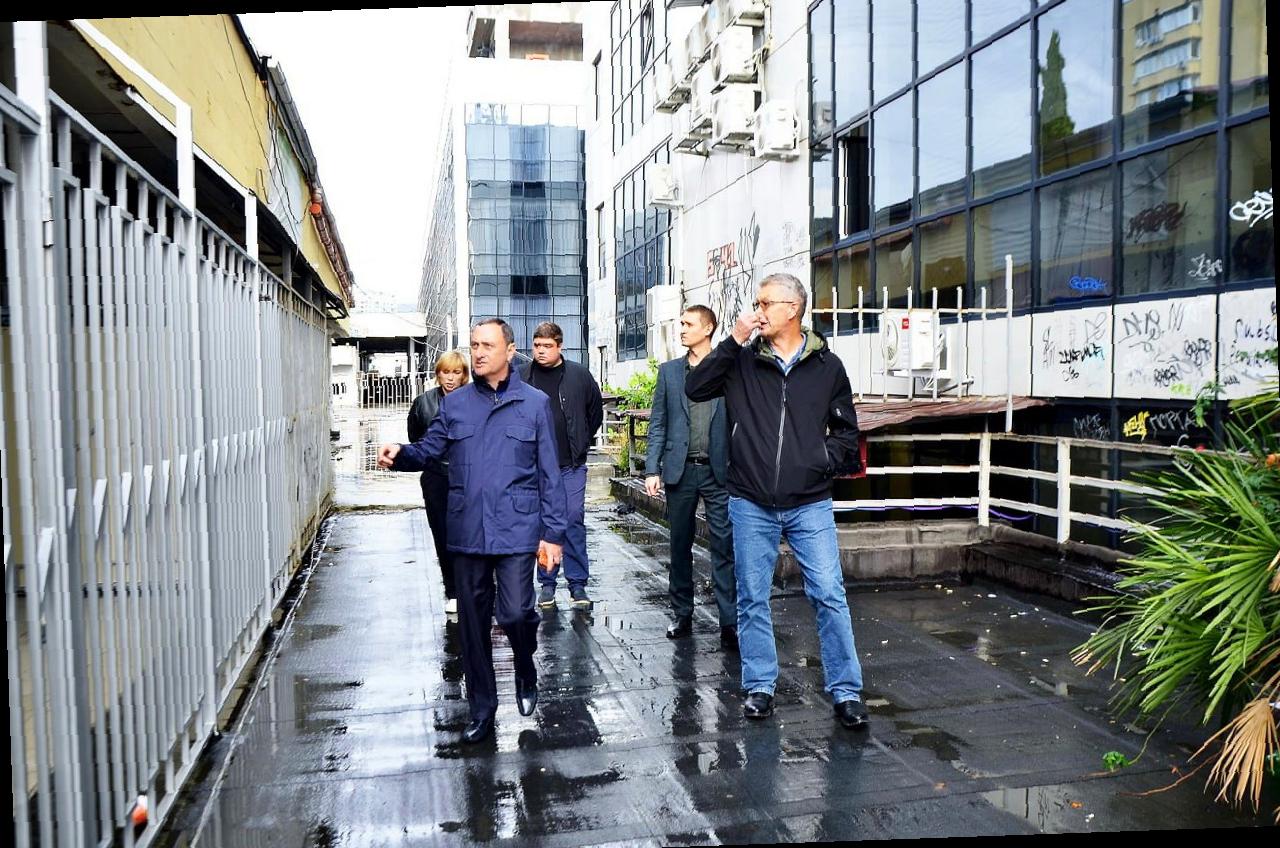 «Осмотр торговой галереи на Навагинской в Сочи»