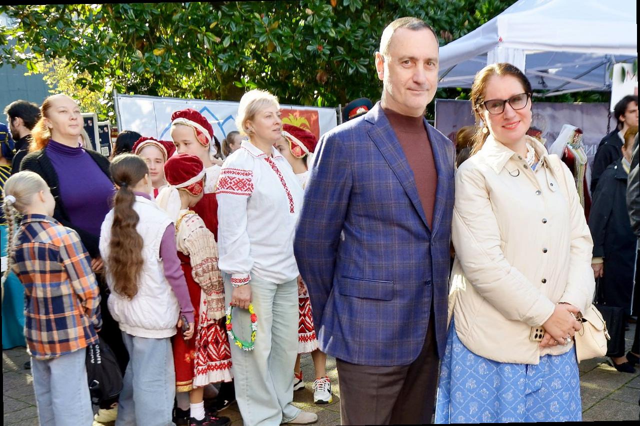 «Виктор Тепляков принял участие в праздновании Дня народного единства в Сочи»