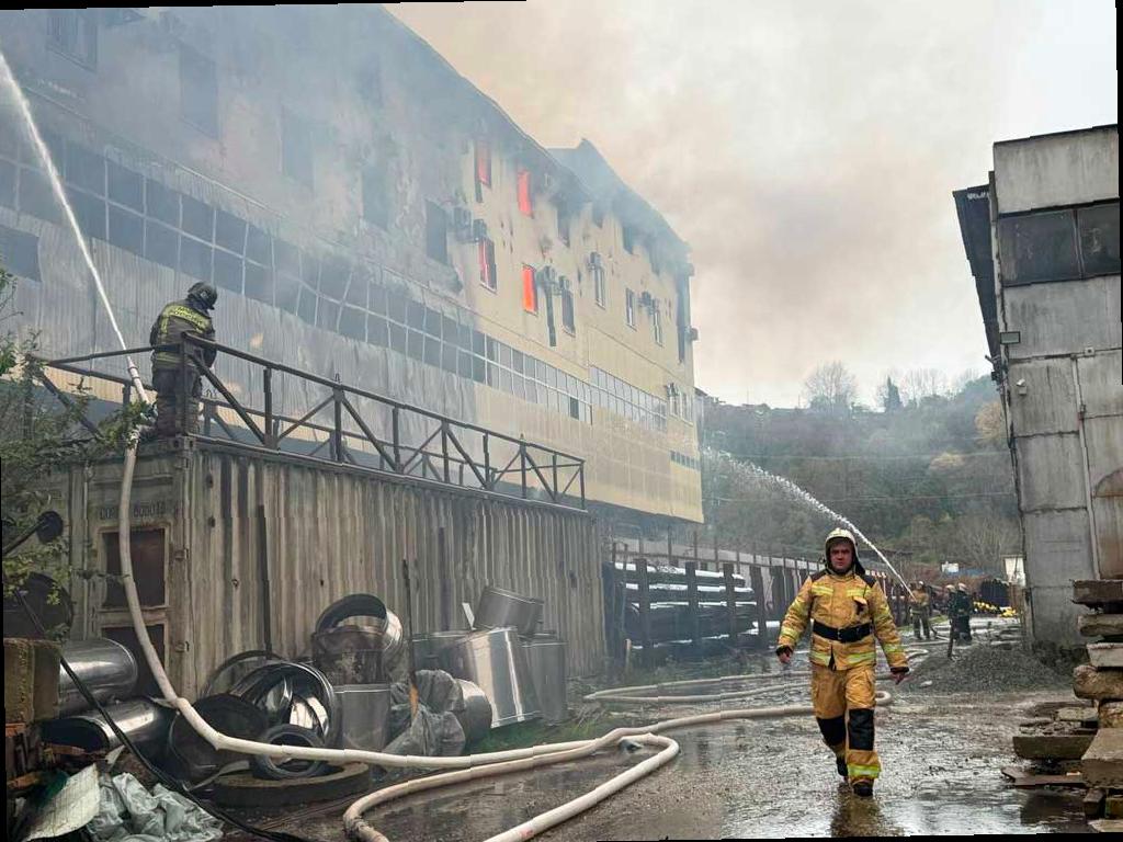 Мэр Сочи сообщил, что в промзоне, где произошел пожар, могли проживать люди