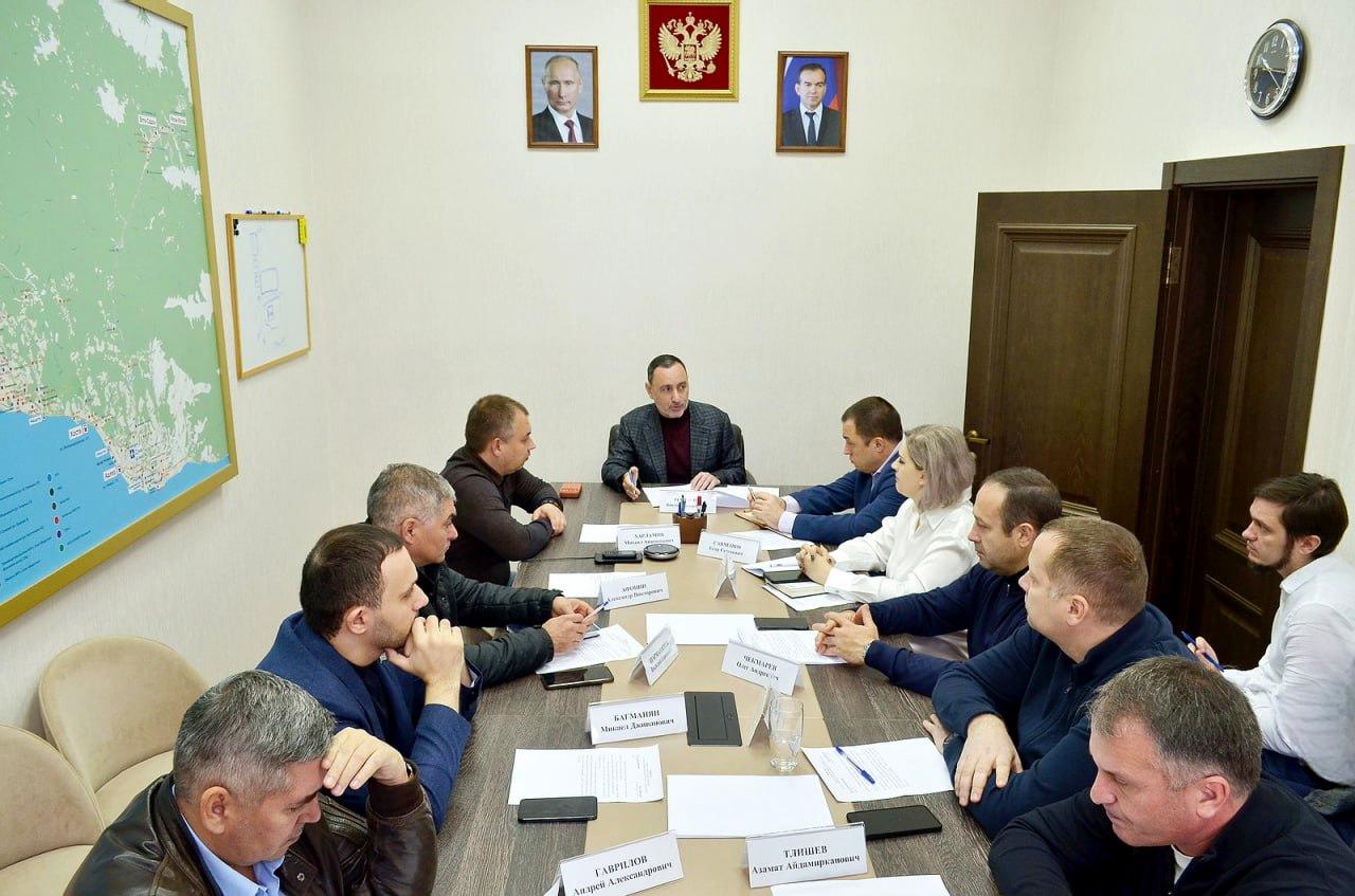 «Виктор Тепляков рассмотрел проблему парковки в водоохранной зоне»