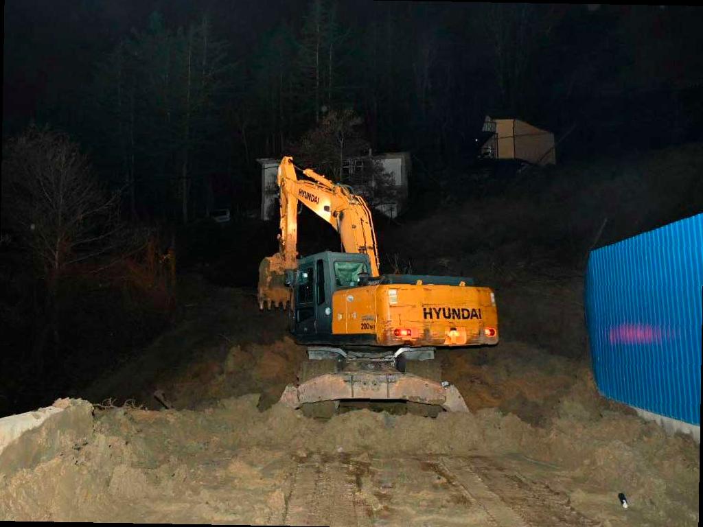 Опасные оползни в Сочи: убирают грунт и следят за безопасностью