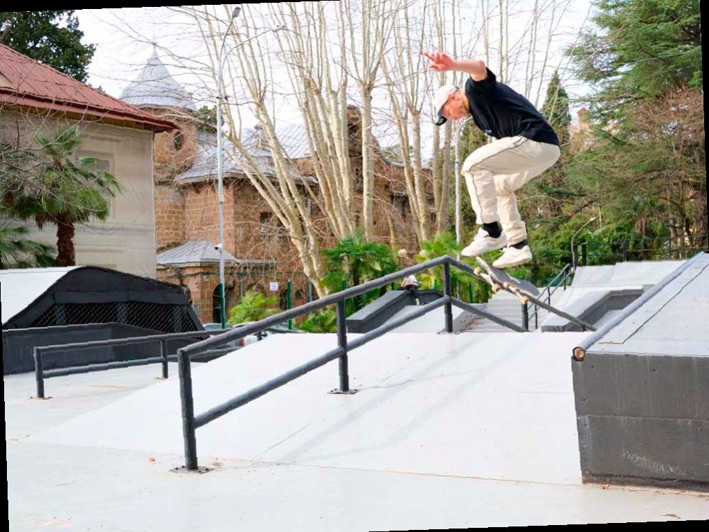 В Сочи после трехлетнего перерыва открыли обновленный скейт-парк