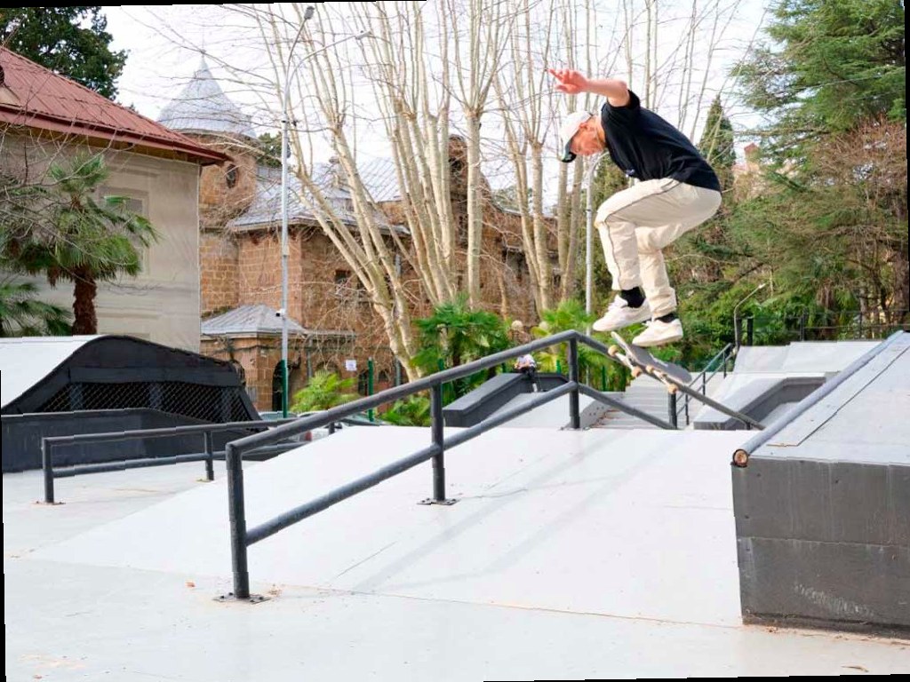 В Сочи после трехлетнего перерыва открыли обновленный скейт-парк