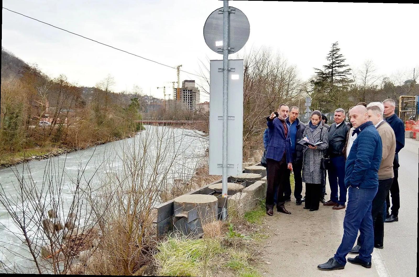 «Виктор Тепляков оценил оползень на ул. Краснодонская в Центральном районе Сочи»