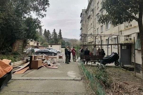 В Сочи подвалы многоквартирных домов готовят под укрытия: в Хосте очис