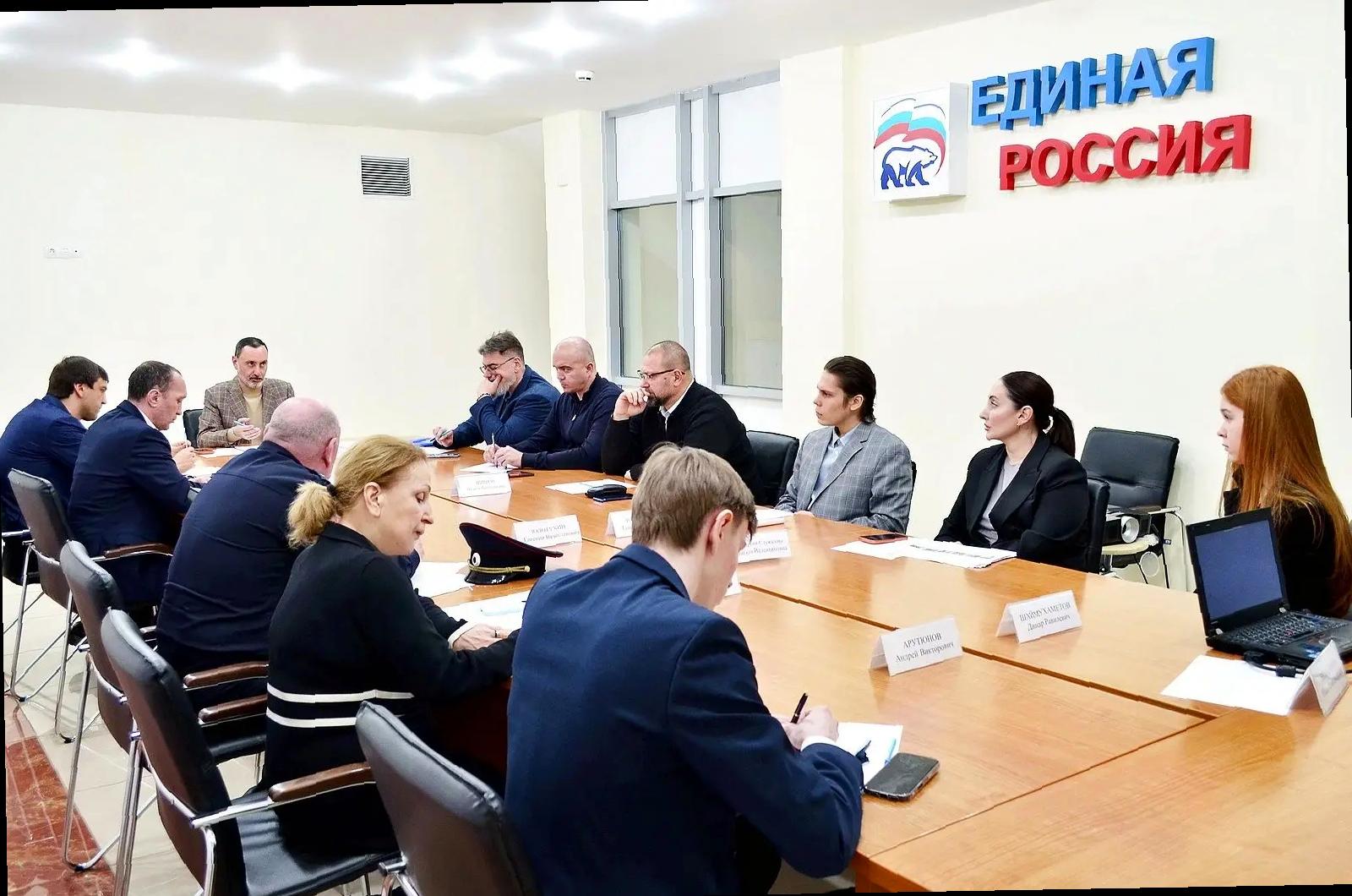 «Виктор Тепляков обсудил состояние железнодорожных путей, прилегающих к курортным зонам»