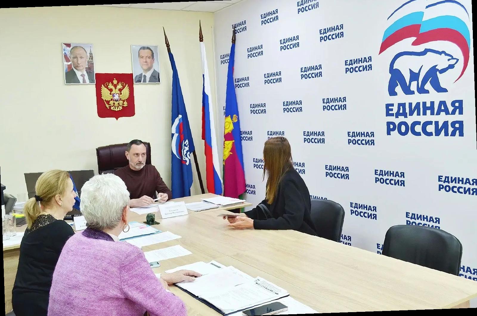«Виктор Тепляков помогает жителям в общественной приёмной «Единой России»