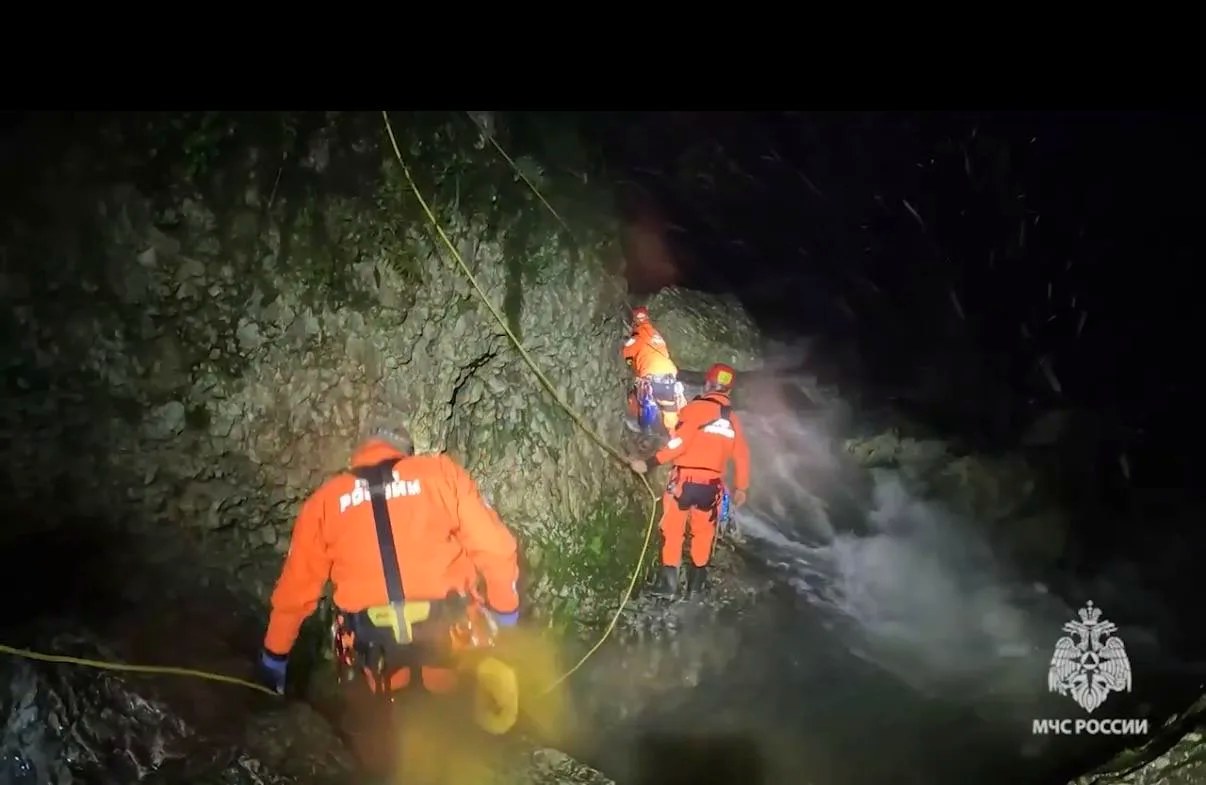 Трагедия в «Пасти Дракона»: в Сочи из пещеры подняли тело 24-летней сп