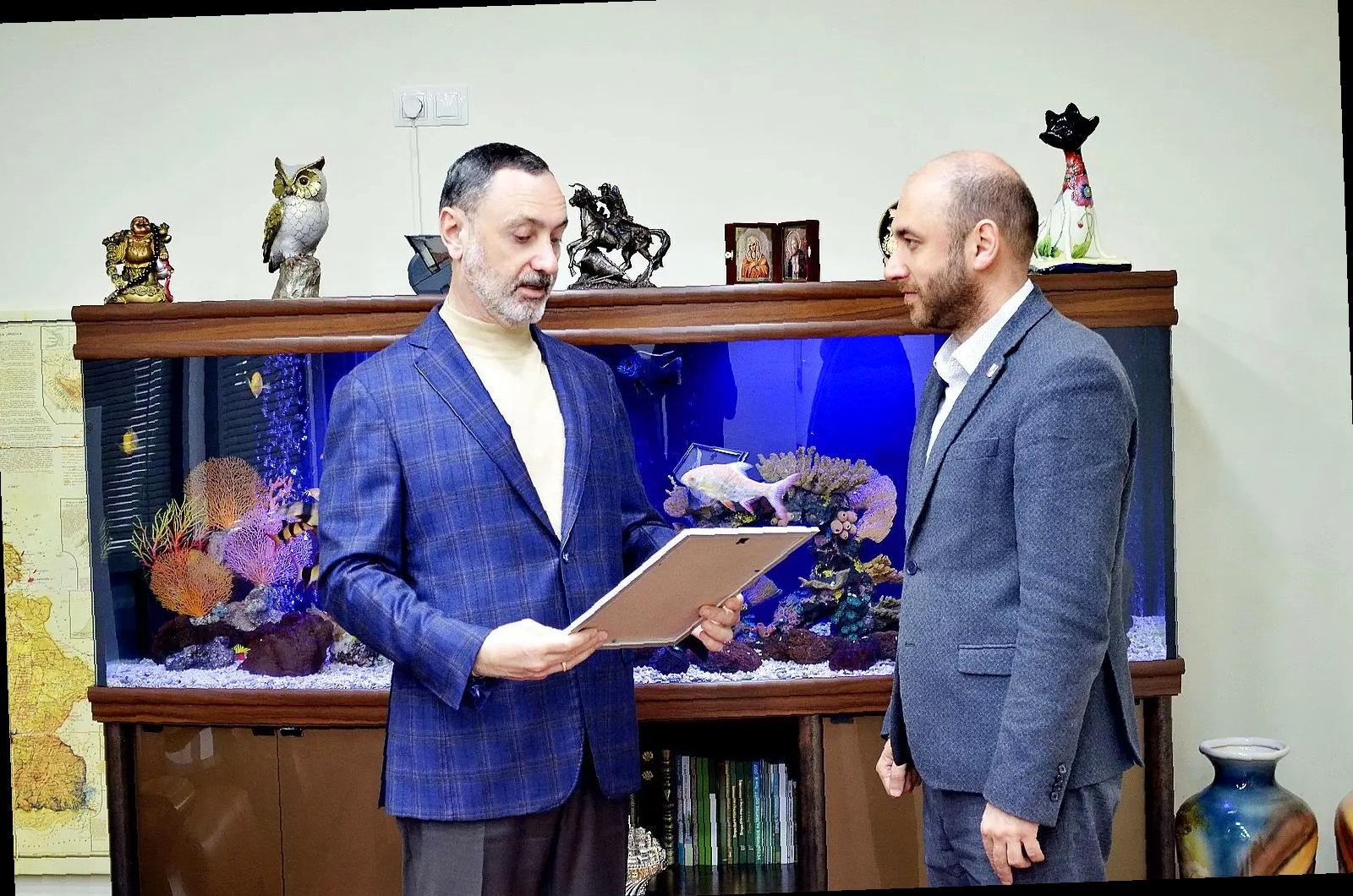 «Виктор Тепляков наградил лучших специалистов Сочи знаками отличия от краевой Думы»