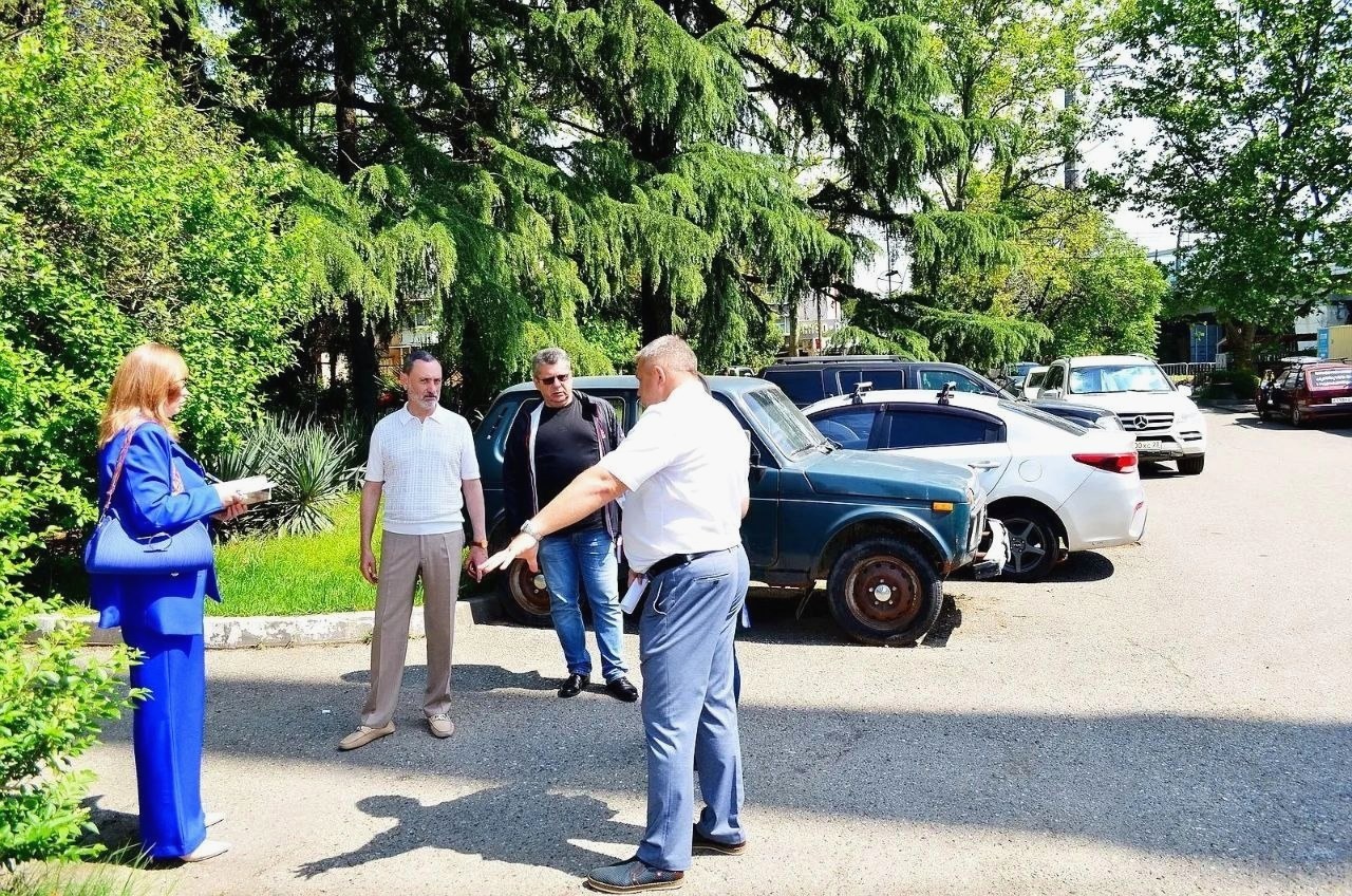 Депутат ЗСК Виктор Тепляков провёл обход в Гагаринском микрорайоне Сочи