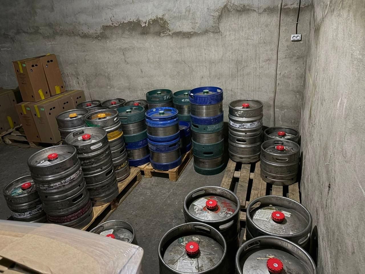 В Сочи изъяли более 6 тонн пива и сидра на нелегальном складе