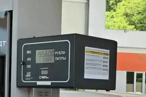 АЗС в Сочи функционируют в обычном режиме, введены ограничения на топливо