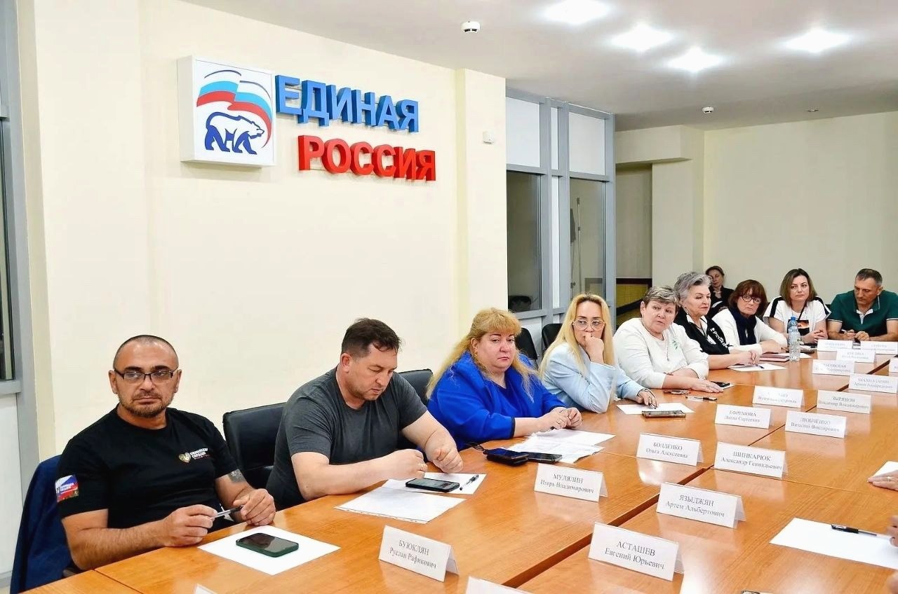 Депутат ЗСК Виктор Тепляков обсудил гуманитарную помощь в зоне СВО