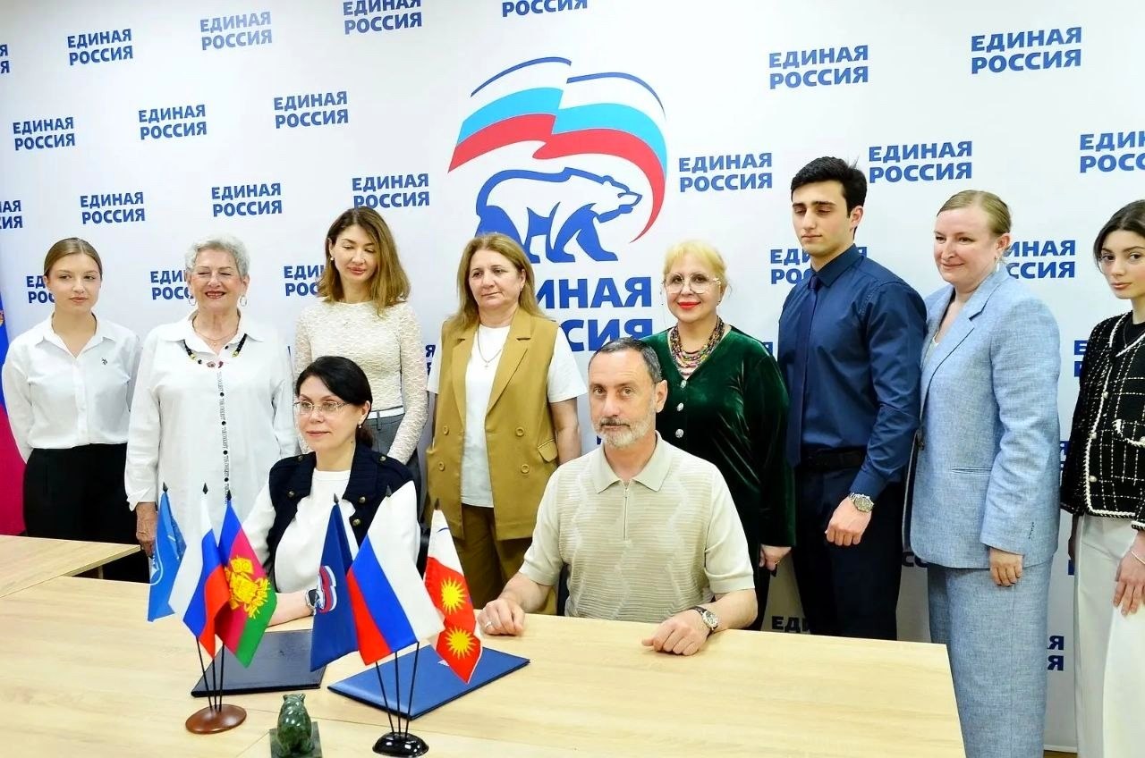 Депутат ЗСК Виктор Тепляков подписал соглашение о сотрудничестве СГУ и «Единой России