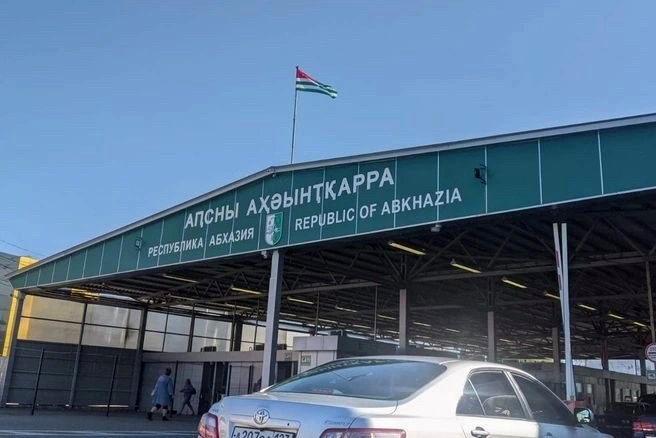Очереди на границе с Абхазией увеличиваются