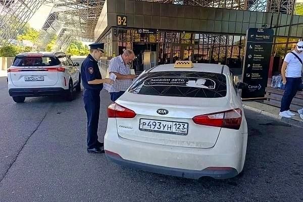 Усиление контроля за нелегальными таксистами в Сочи в курортный сезон