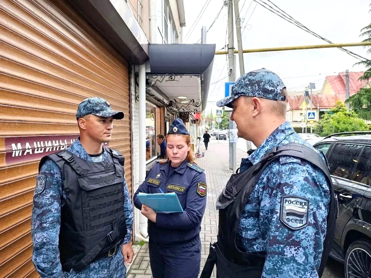 Жительница Сочи снесла сарай, конюшню и забор после судебного решения