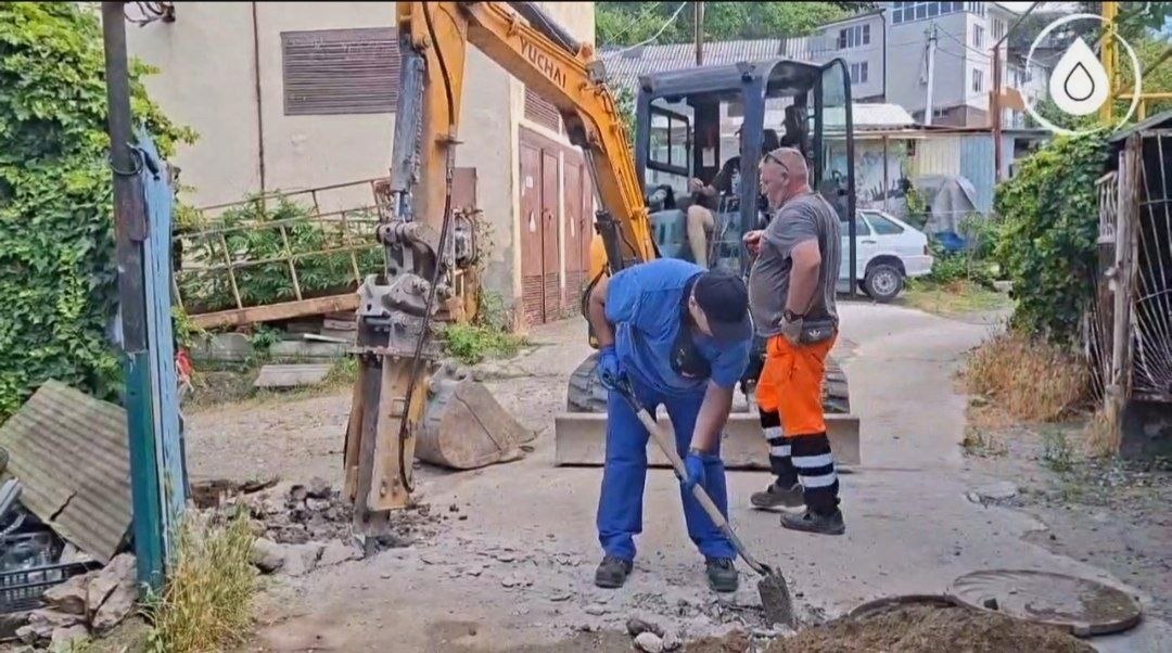 Замена водопровода на улице Восточной в Сочи